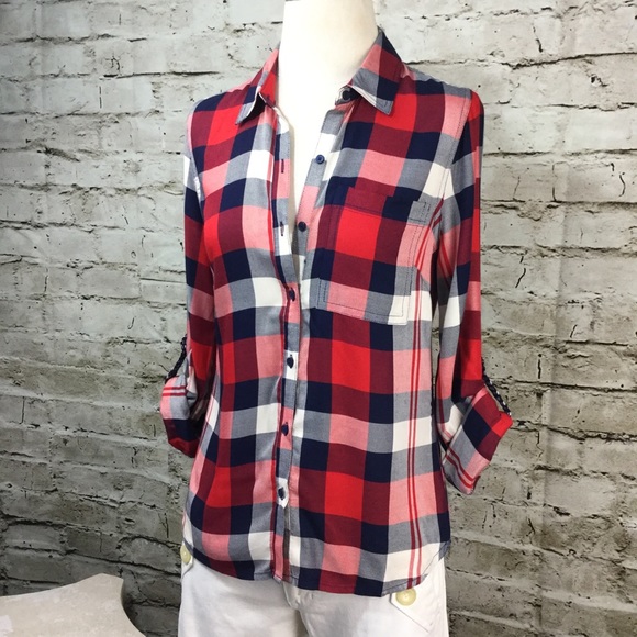 BUTTONS * button down top - Picture 2 of 8